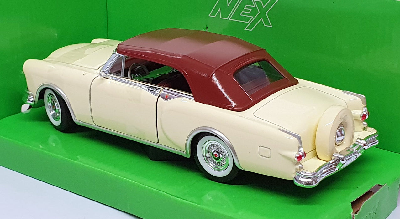 Welly NEX 1/24 Scale Diecast 24016H-W - 1953 Packard Caribbean - Cream/Brown