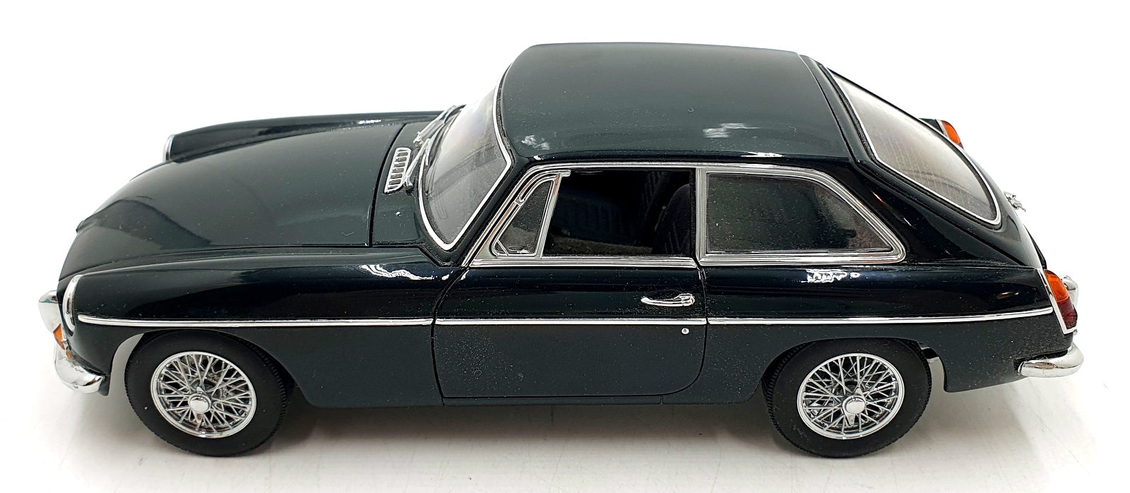Autoart 1/18 Scale 76602 - MGB GT Coupe MK2 1969 - Racing Green