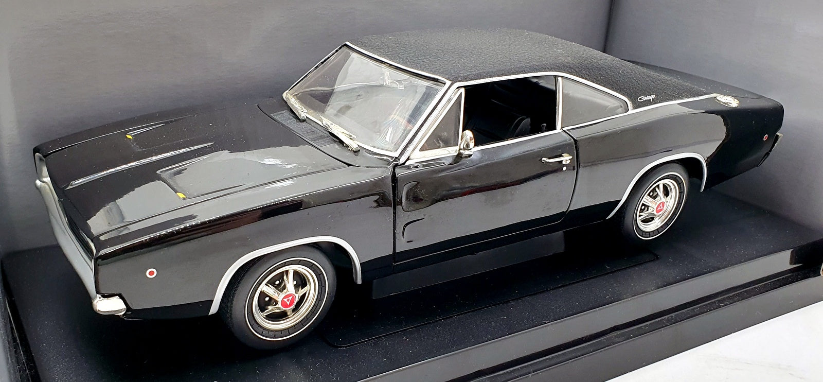 Ertl 1/18 Scale Diecast 36685 - Bullitt 1968 Dodge Charger Black Steve McQueen