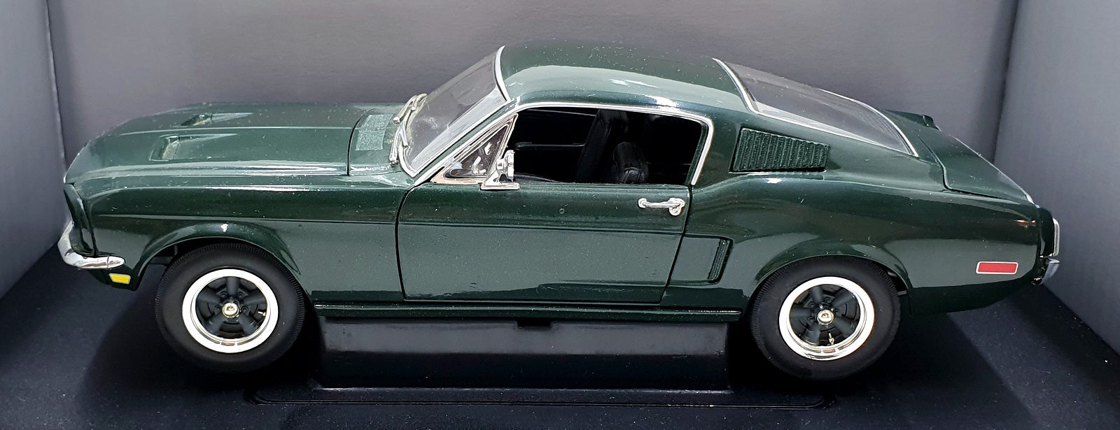 Ertl 1/18 Scale Diecast 36685 - Bullitt 1968 Ford Mustang Steve McQueen