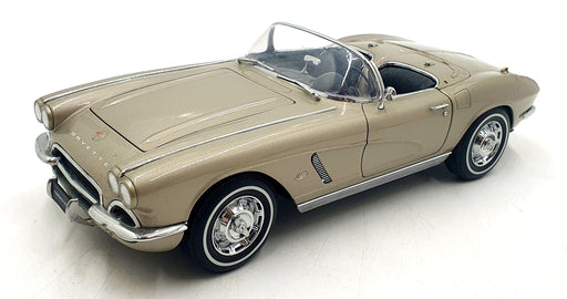 Autoart 1/18 Scale Diecast 71101 - Chevrolet Corvette 1962 - Fawn Beige