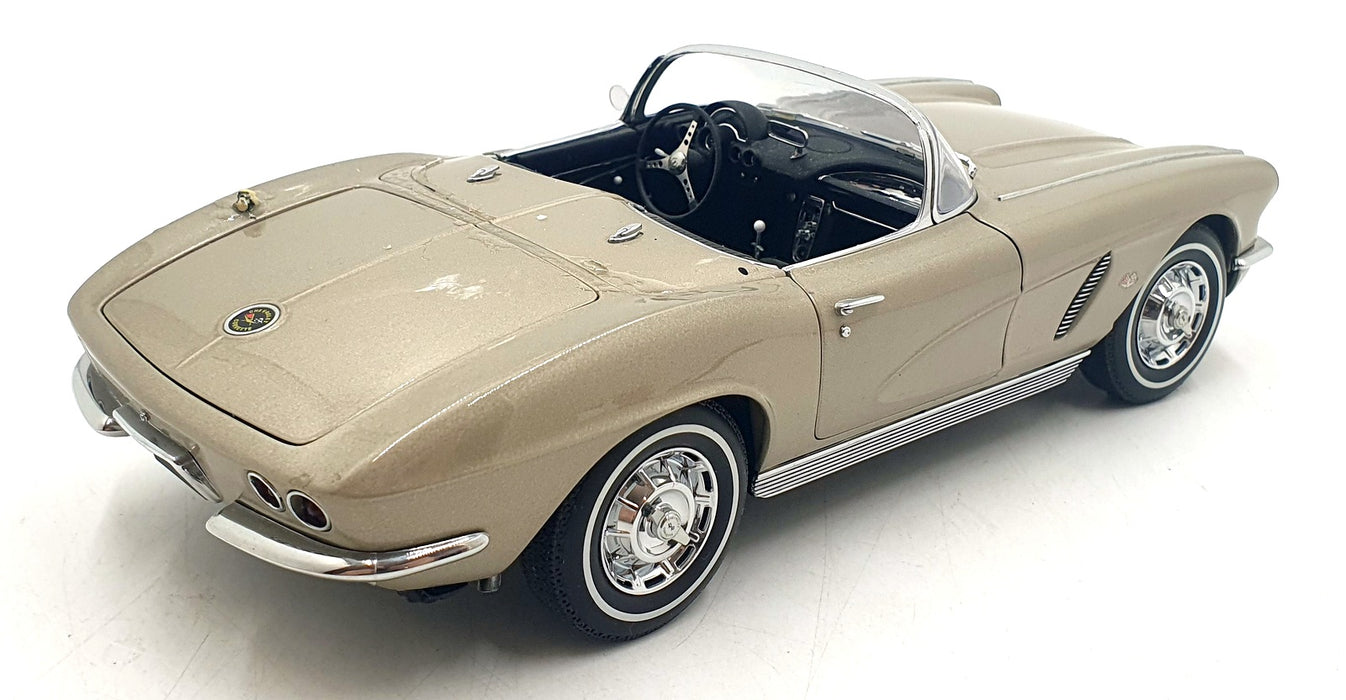 Autoart 1/18 Scale Diecast 71101 - Chevrolet Corvette 1962 - Fawn Beige
