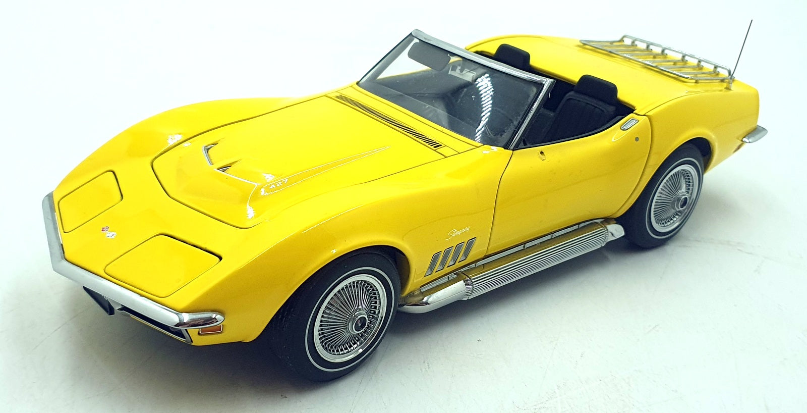 Autoart 1/18 Scale Diecast 71161 - Chevrolet Corvette 1969 - Daytona Yellow