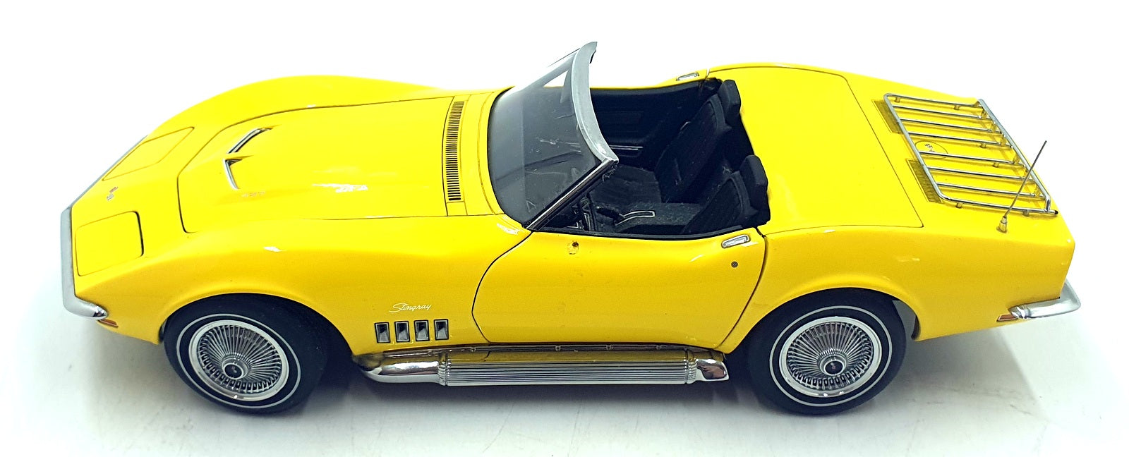 Autoart 1/18 Scale Diecast 71161 - Chevrolet Corvette 1969 - Daytona Yellow