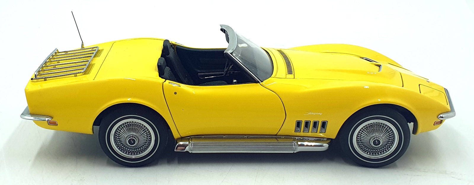 Autoart 1/18 Scale Diecast 71161 - Chevrolet Corvette 1969 - Daytona Yellow