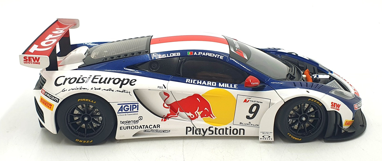 Autoart 1/18 Scale Diecast 81342 - McLaren 12C GT3 Red Bull #9 S.Loeb/Parente