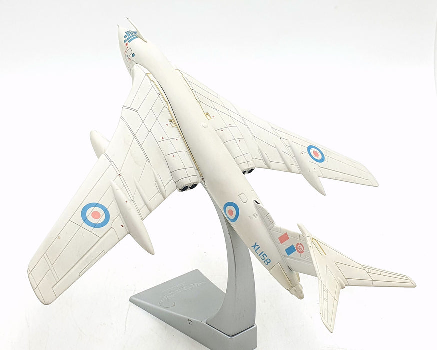 Corgi 1/144 Scale 48702 - HP Victor MK2 RAF All White Anti Flash Finish