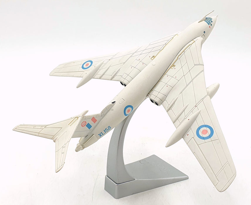 Corgi 1/144 Scale 48702 - HP Victor MK2 RAF All White Anti Flash Finish