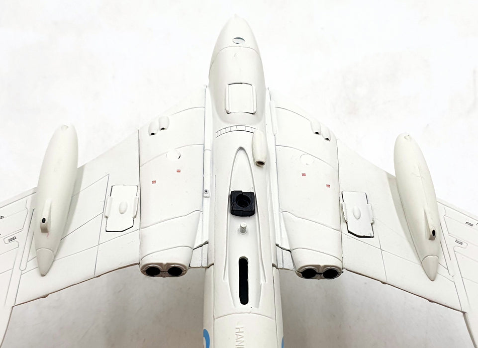 Corgi 1/144 Scale 48702 - HP Victor MK2 RAF All White Anti Flash Finish
