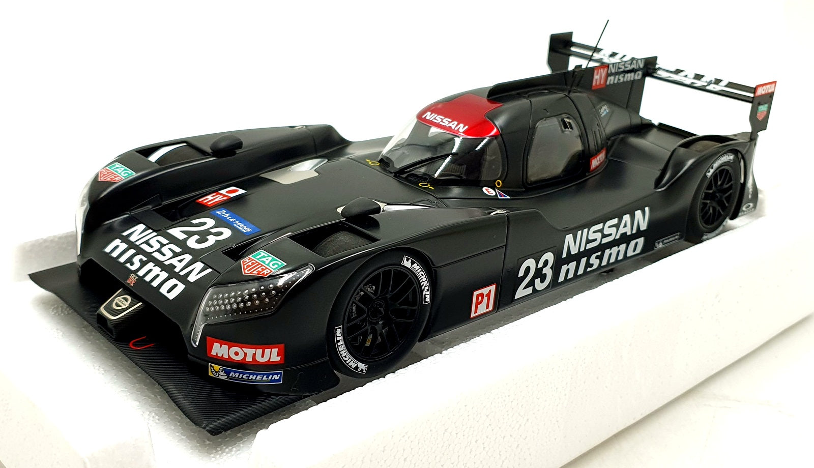 Autoart 1/18 Scale Diecast 81577 - Nissan GT-R LM Nismo 2015 Test Car