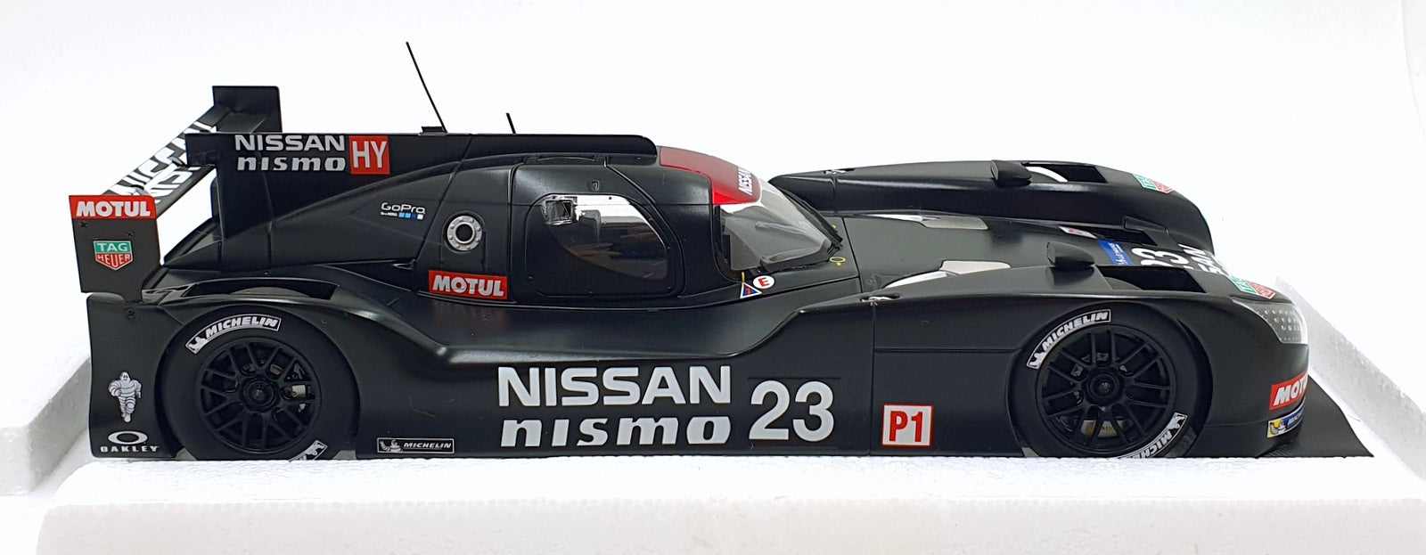 Autoart 1/18 Scale Diecast 81577 - Nissan GT-R LM Nismo 2015 Test Car