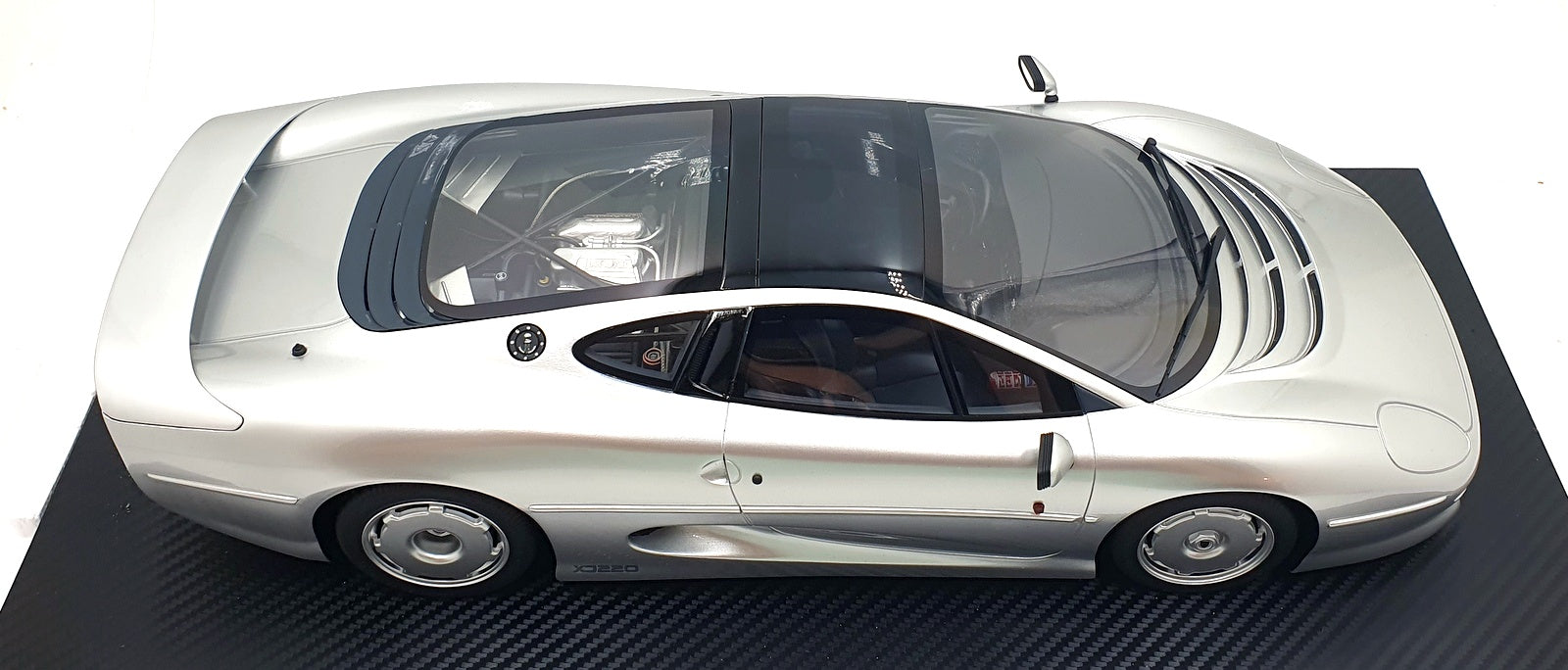TSM True Scale Miniatures 1/12 Scale TSM120015 Jaguar XJ220 - Silver
