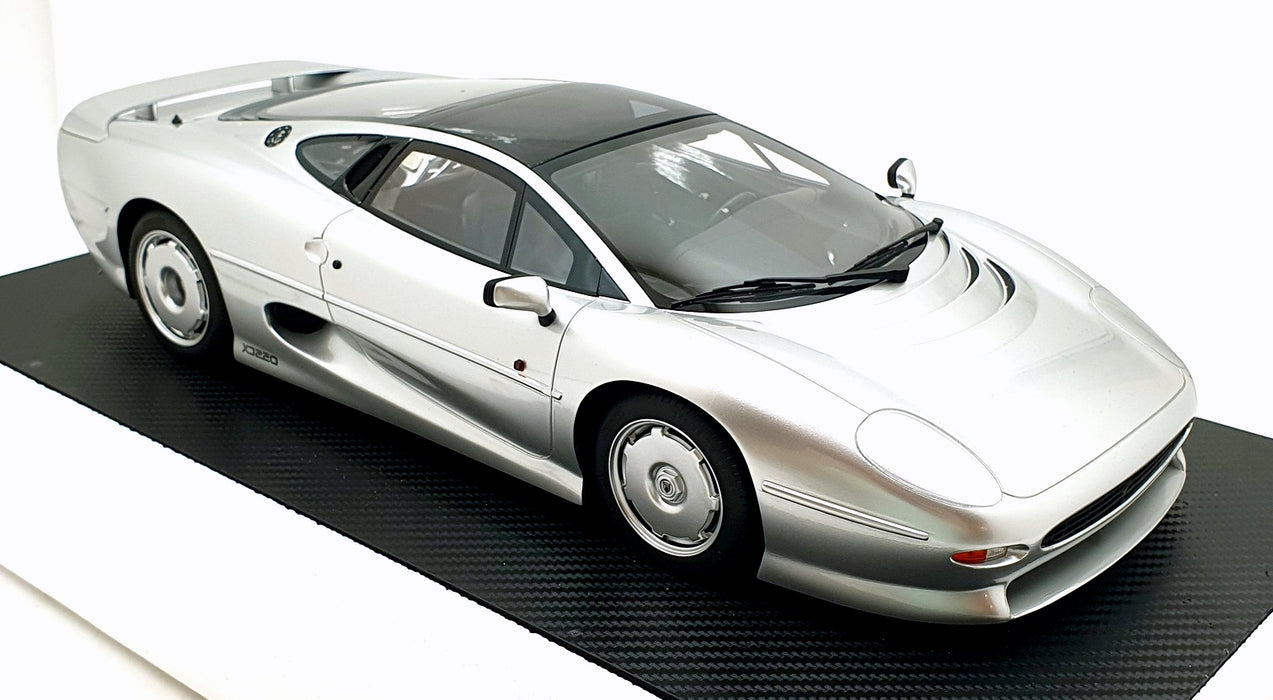 TSM True Scale Miniatures 1/12 Scale TSM120015 Jaguar XJ220 - Silver