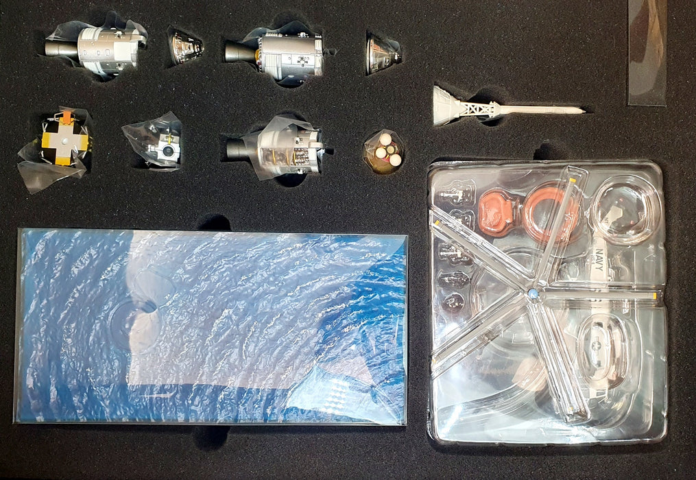 Bandai 1/144 Scale Model Kit 2209760 - Apollo 13 & Saturn V Launch Vehicle