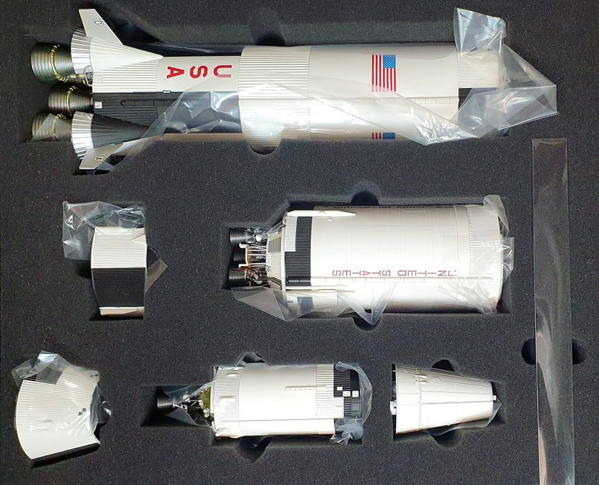 Bandai 1/144 Scale Model Kit 2209760 - Apollo 13 & Saturn V Launch Vehicle