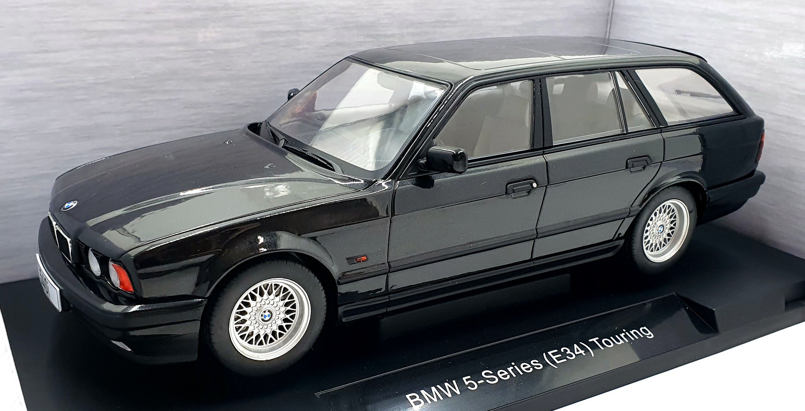 Model Car Group 1/18 Scale MCG18329 - BMW 5 Series E34 Touring - Met Black