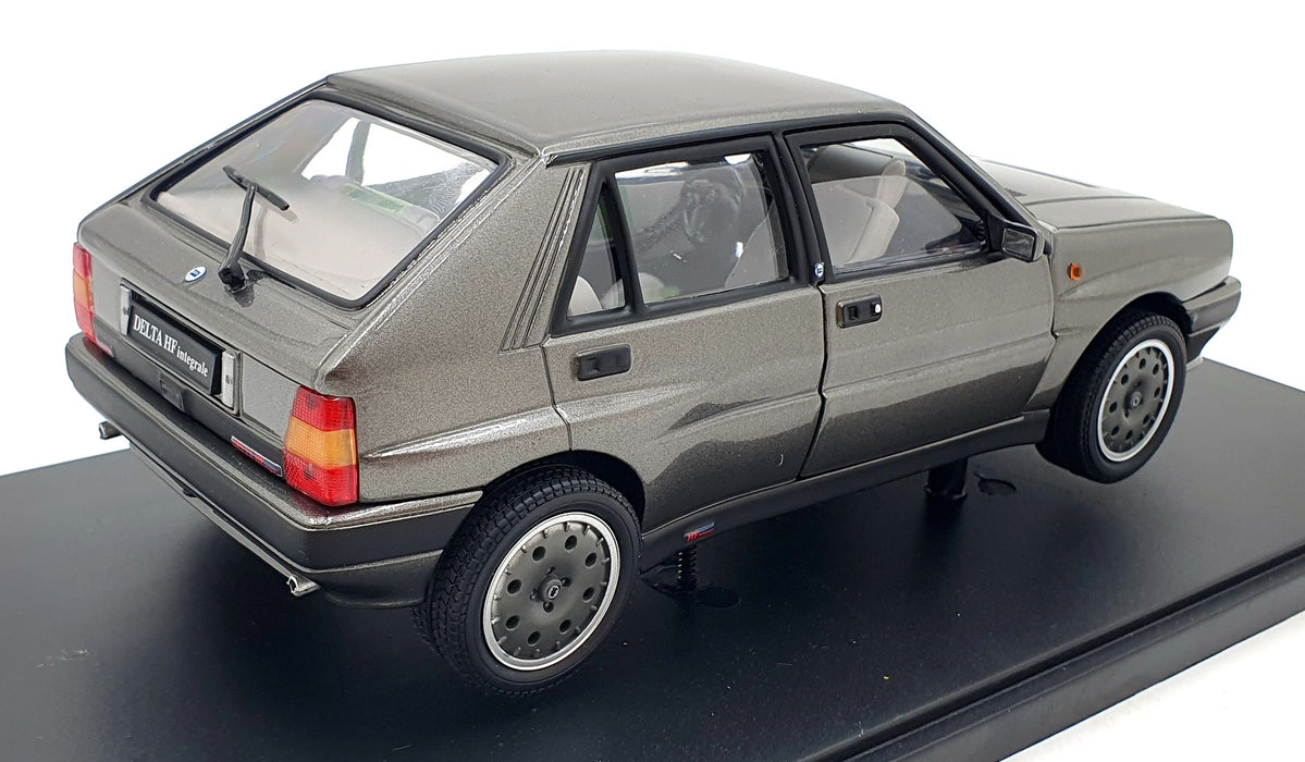 Sun Star 1/18 Scale 3155 - 1989 Lancia Delta HF Integrale 8V - Grigio Quarts