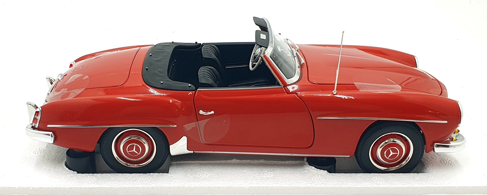 Minichamps 1/18 Scale Diecast 100 037032 - Mercedes-Benz 190 SL 1955 - Red