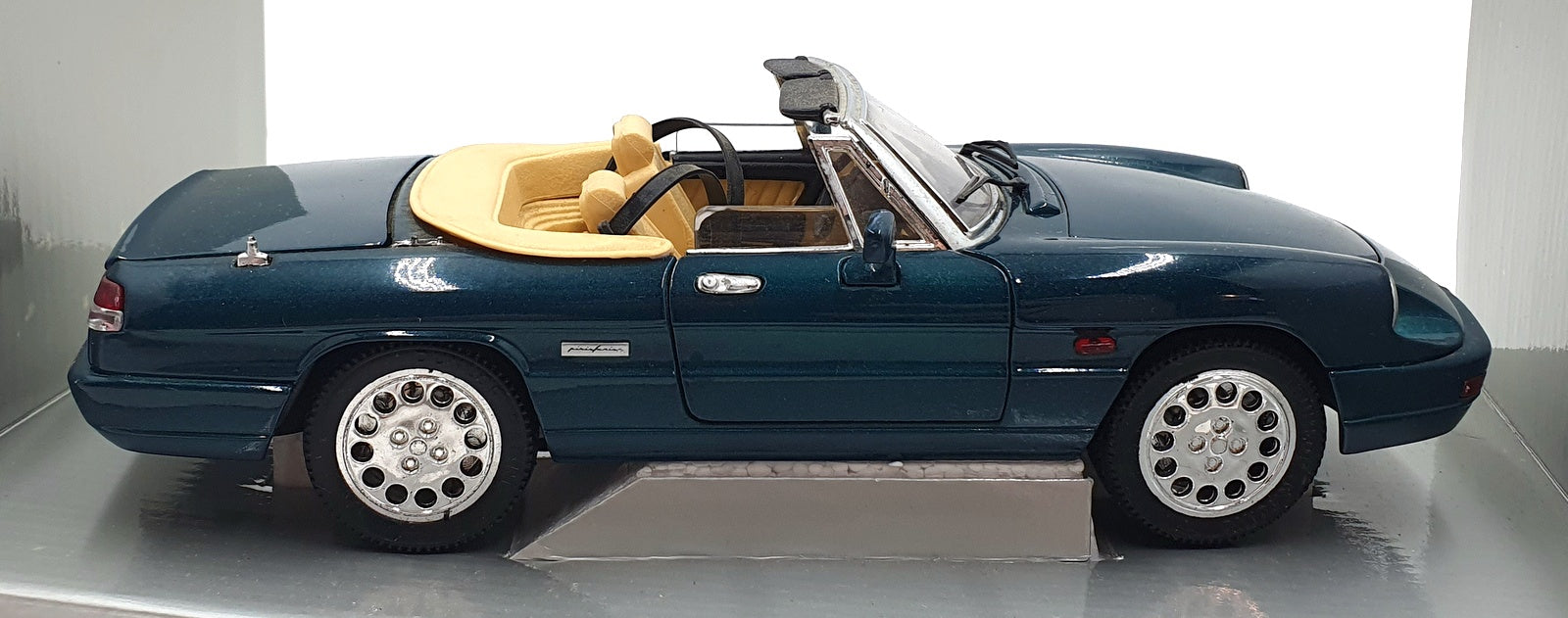 Eagle Race 1/18 Scale 308001 - Alfa Romeo Spyder - Green