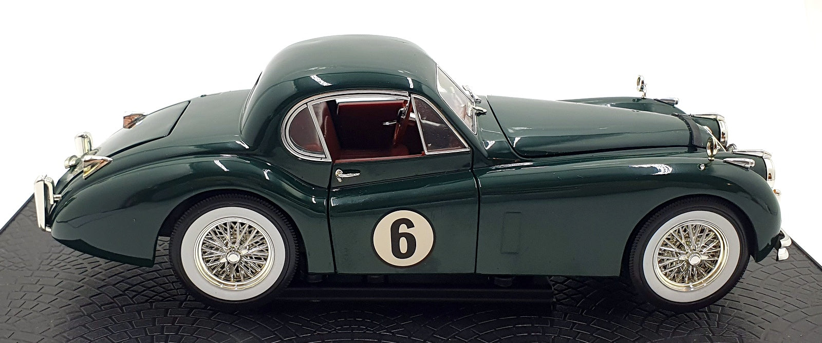 Signature 1/18 Scale Diecast 18107 - 1949 Jaguar XK 120 - Racing Green