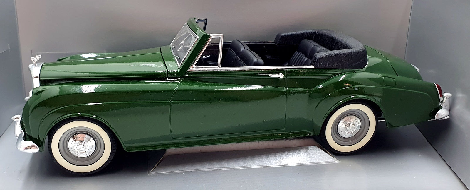Solido 1/18 Scale Diecast 8007 - Bentley Convertible - Dark green