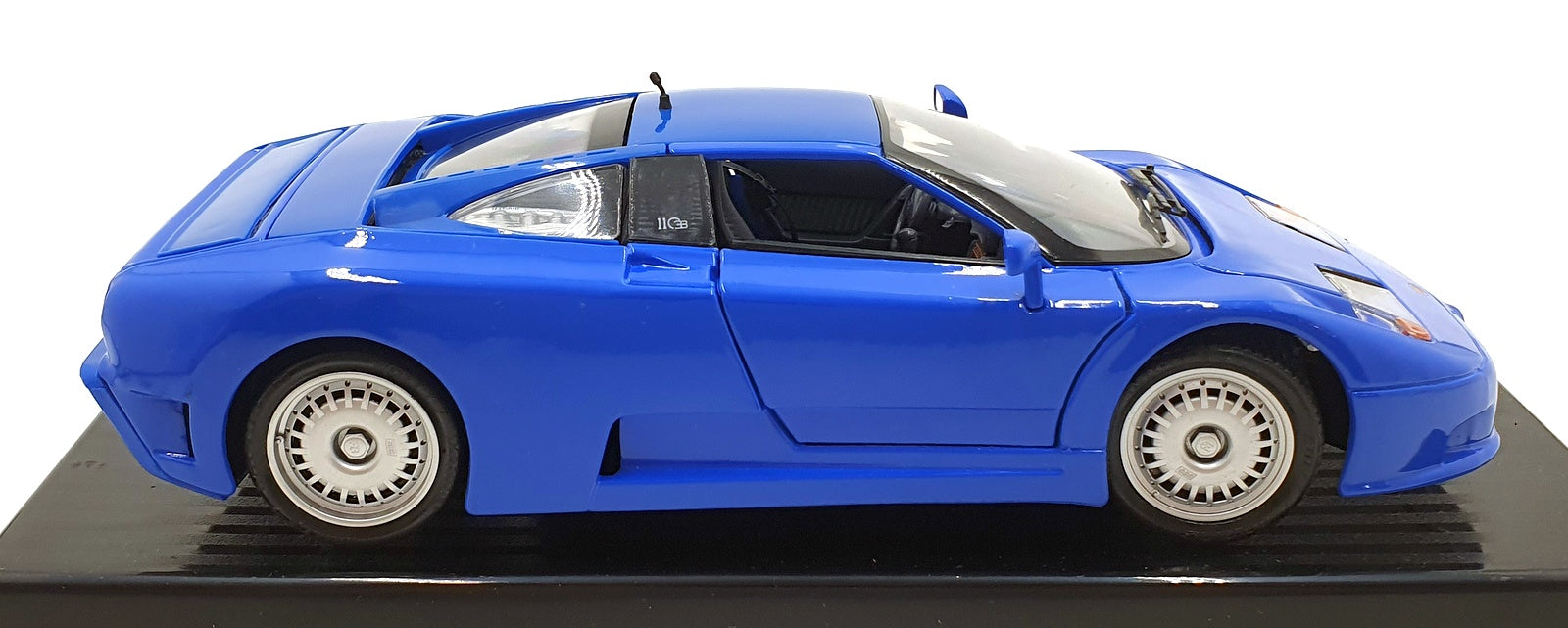Maisto1/18 Scale Diecast 33808 - Bugatti EB110 1992 - Blue