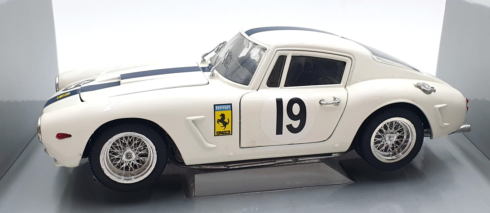 Eagle Race 1/18 Scale 043001 - Ferrari 250 GT Le Mans 1961 #19 - White