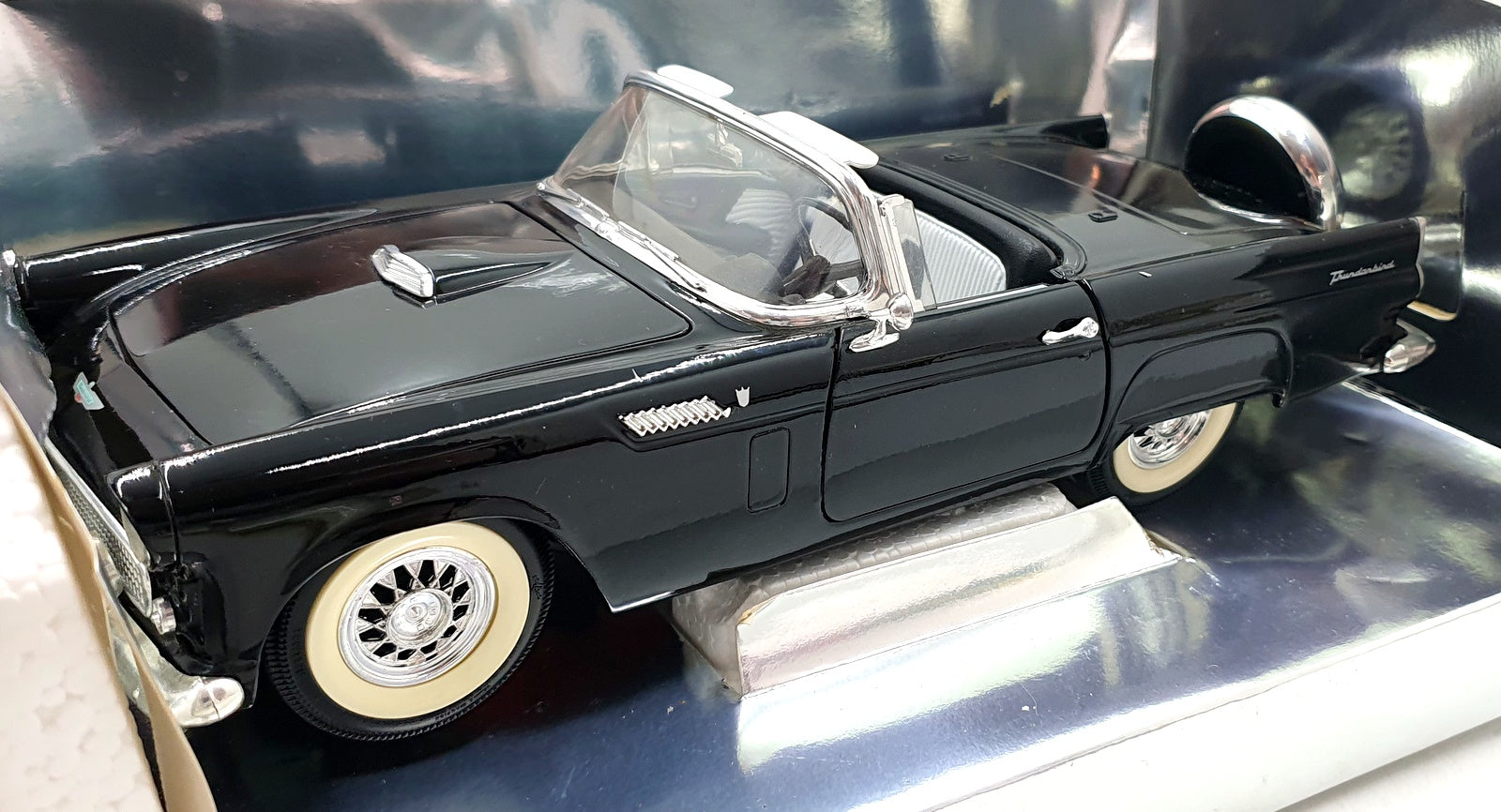 Revell 1/18 Scale Diecast 8803 - '55 Ford Thunderbird - Black