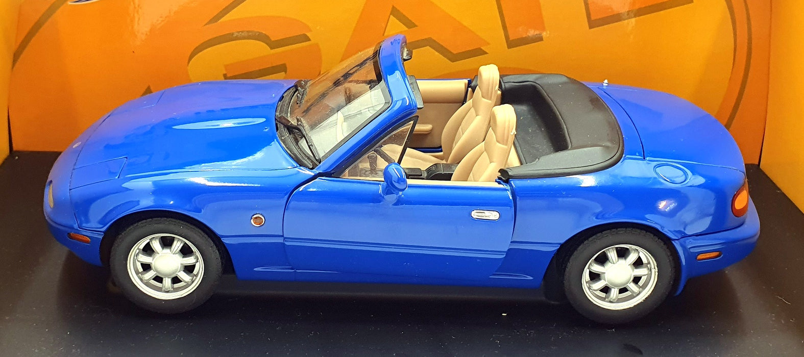 Gate 1/18 scale Diecast 01014 - Mazda MX5 MK1 RH Drive Twilight Blue Mica