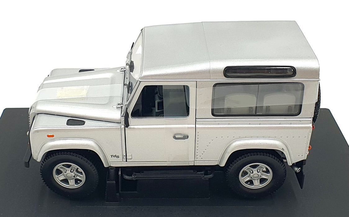 Universal Hobbies 1/18 Scale Diecast 3831 Land Rover Defender 90 S/W Silver
