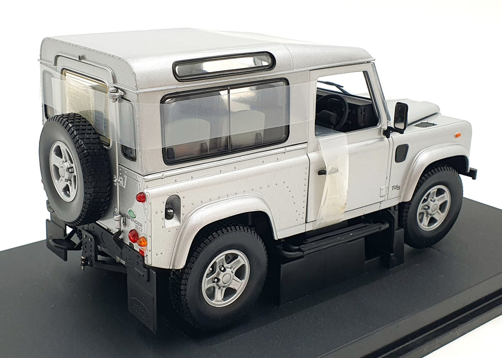Universal Hobbies 1/18 Scale Diecast 3831 Land Rover Defender 90 S/W Silver
