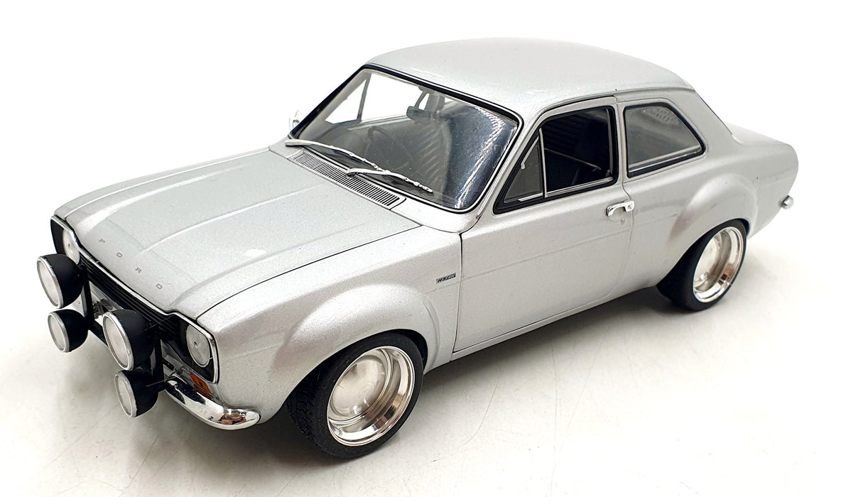 Minichamps 1/18 Scale 180 688100 - Ford Escort Mk1 RS 1600 AVO 1970 Silver