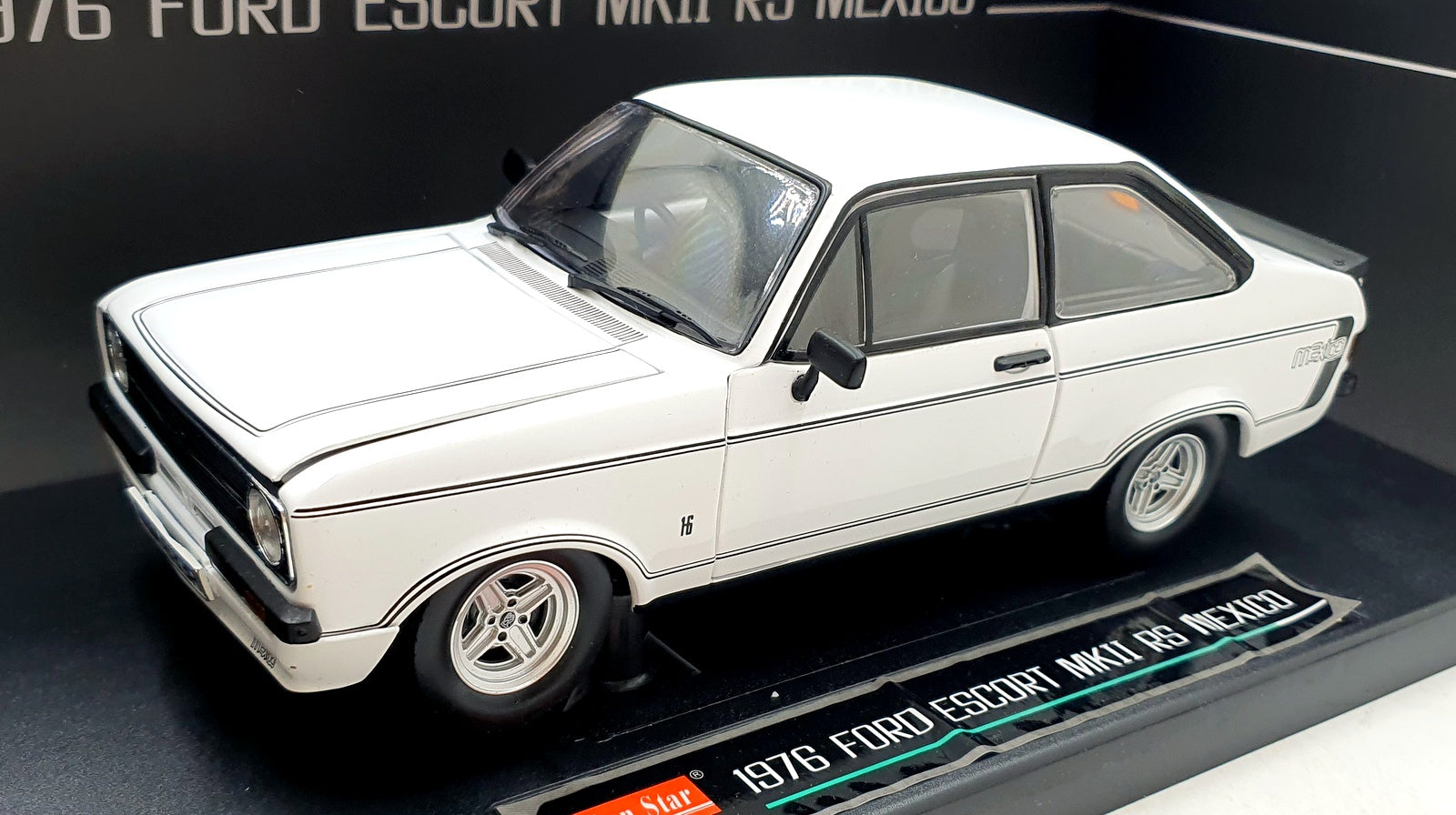 Sun Star 1/18 Scale Diecast 4633R 1976 Ford Escort MKII RS Mexico Diamond White