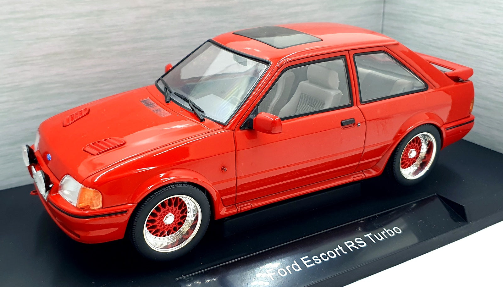 Model Car Group 1/18 Scale Diecast MCG18273 - Ford Escort RS Turbo - Red