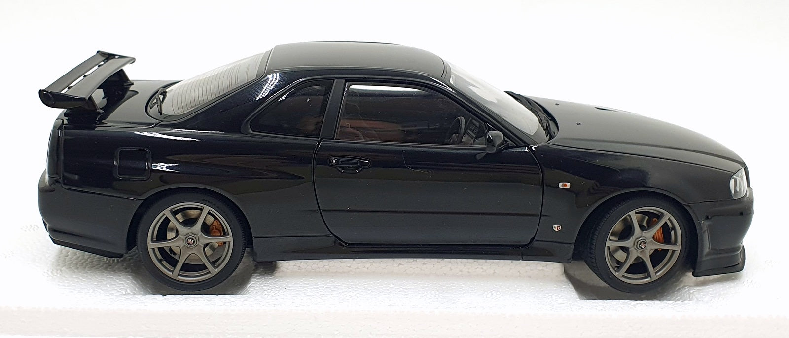 Autoart 1/18 Scale Diecast 77407 - Nissan Skyline Gt-R R34 V-Spec II Black Pearl