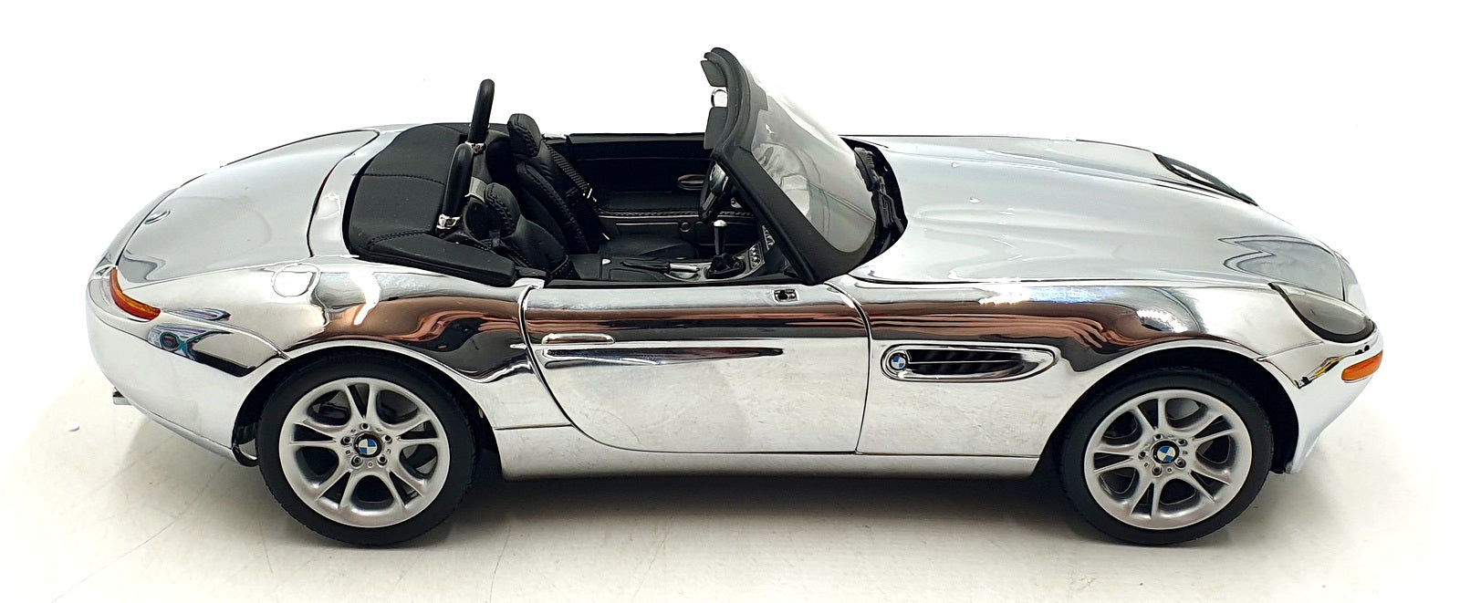 Kyosho 1/18 Scale Diecast 80 43 0 024 424 - BMW Z8 - Chrome Edition