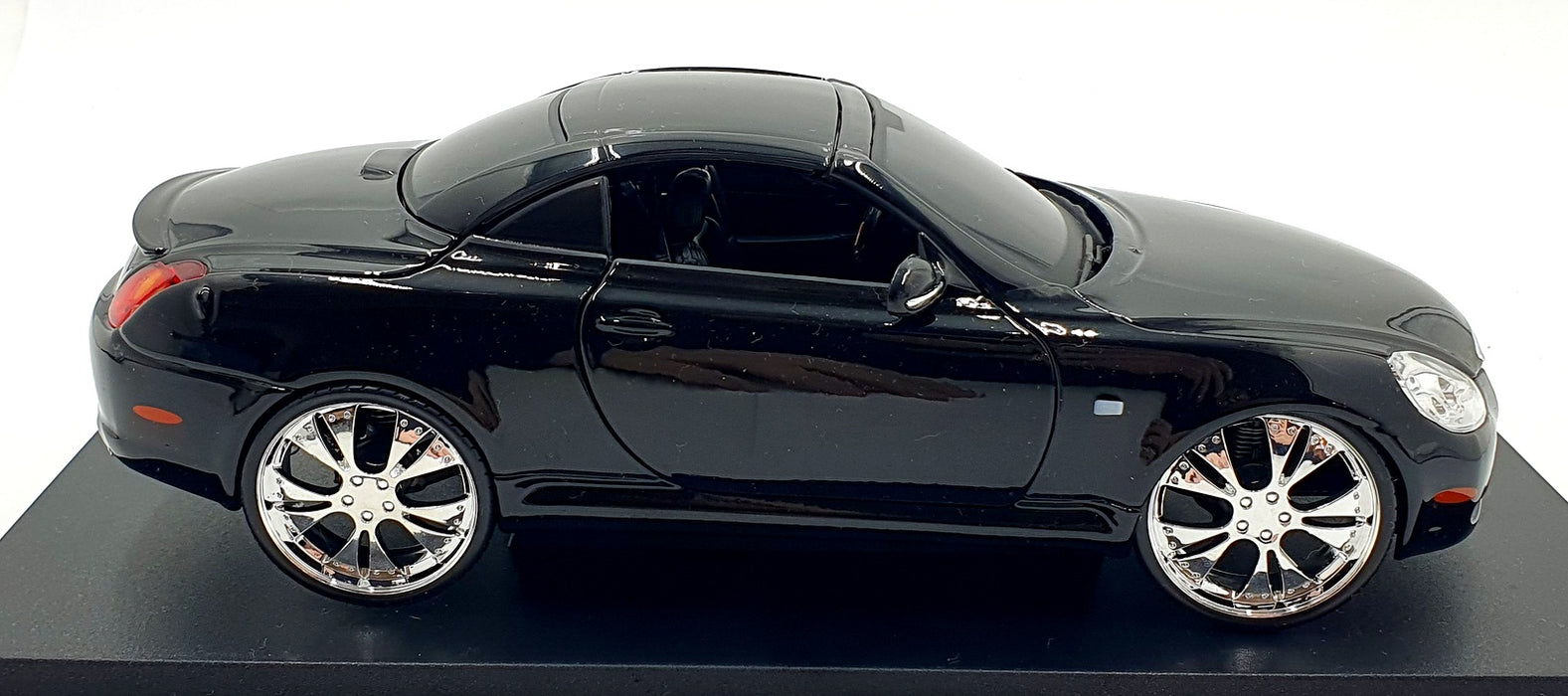 Maisto 1/18 Scale Diecast 36022 - Lexus SC 430 - Black