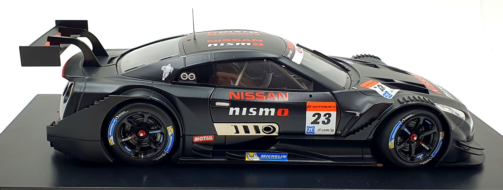 EBBRO 1/18 Scale 81020 - Super GT500 2014 Sepang Test Nissan GT-R Nismo