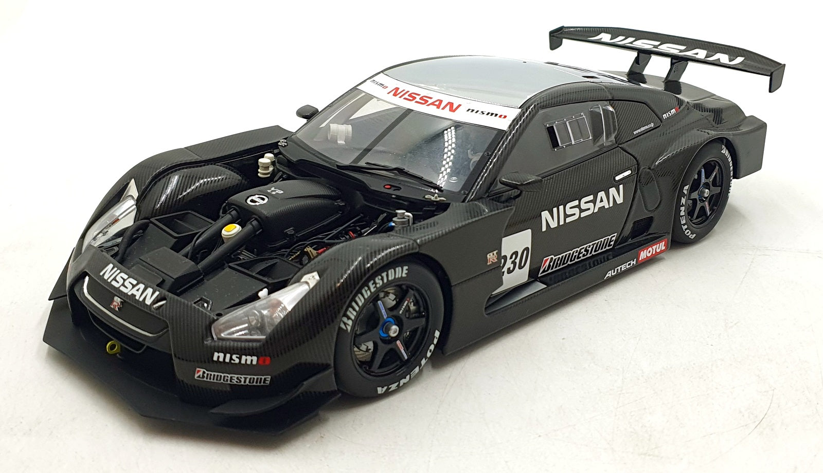 Autoart 1/18 Scale Diecast 80878 - Nissan GT-R Test Car #230 Super GT 2008