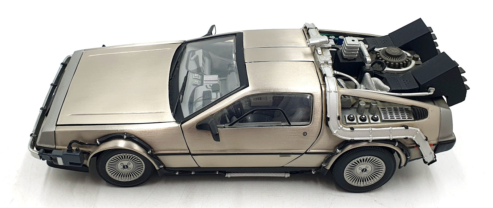 Sun Star 1/18 Scale DC11026F - Delorean Time Machine Back To The Future