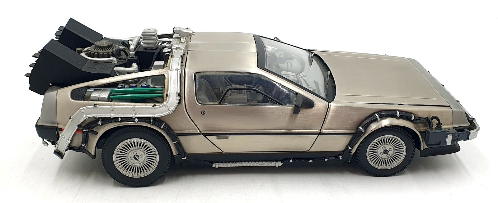Sun Star 1/18 Scale DC11026F - Delorean Time Machine Back To The Future