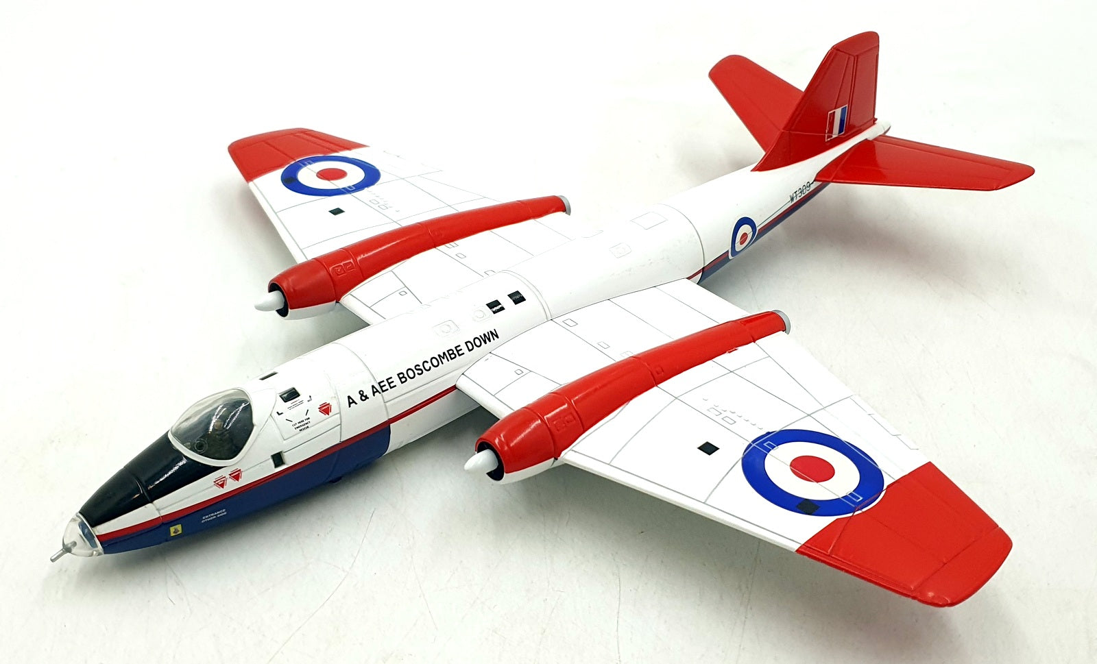 Corgi 1/72 AA34706 RAF Trainers Electric Canberra B(I)6 WT309 Boscombe 1985