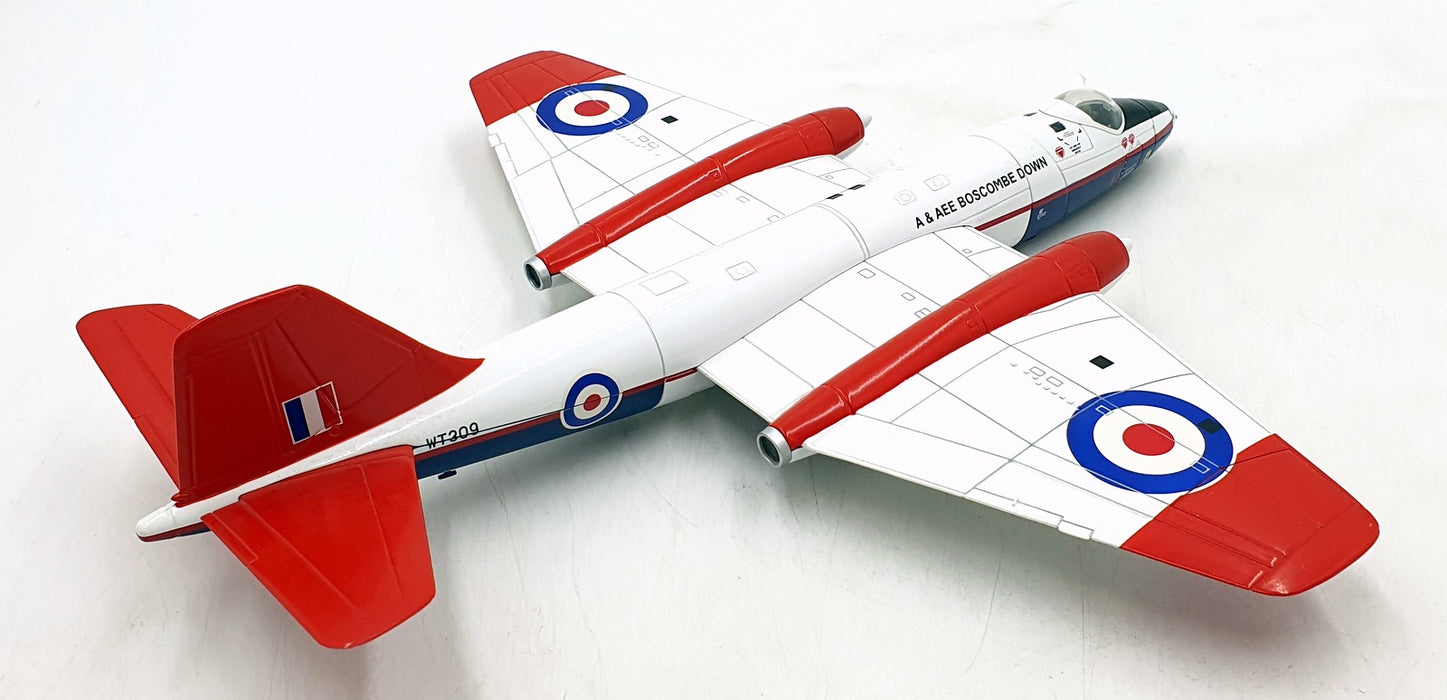 Corgi 1/72 AA34706 RAF Trainers Electric Canberra B(I)6 WT309 Boscombe 1985