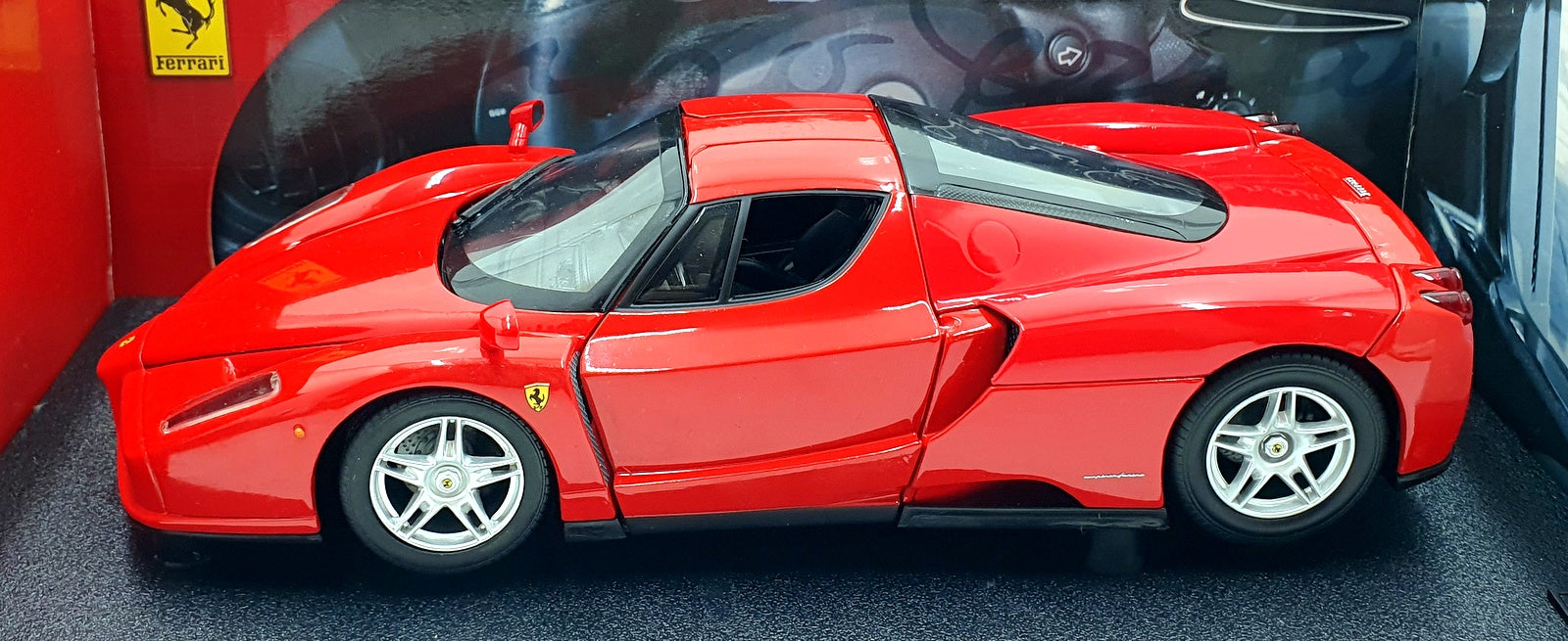 Hot Wheels 1/18 Scale Diecast 56293 - Ferrari Enzo - Red