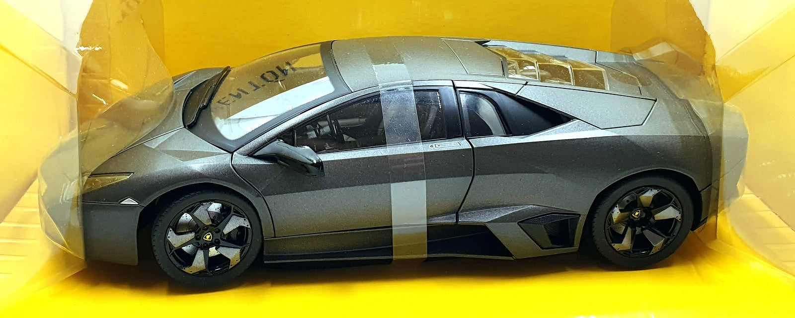 Mondo Motors 1/18 Scale Diecast 500406 - Lamborghini Reventon - Grey