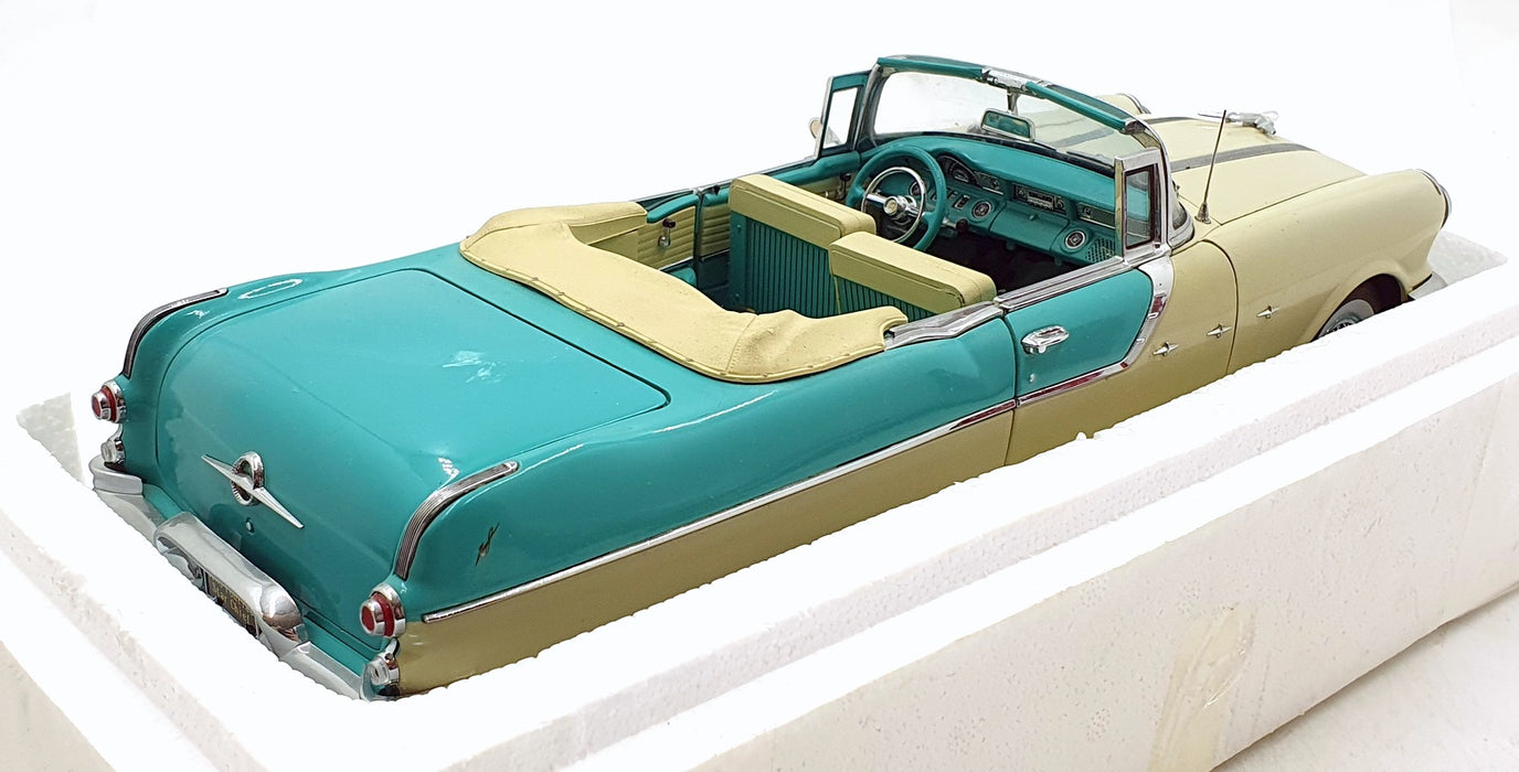 Sun Star 1/18 Scale 5057 - 1955 Pontiac Star Chief I Love Lucy - Blue/White