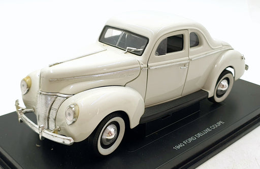 Eagles Race 1/18 Scale 808006 - 1940 Ford Deluxe Coupe - White