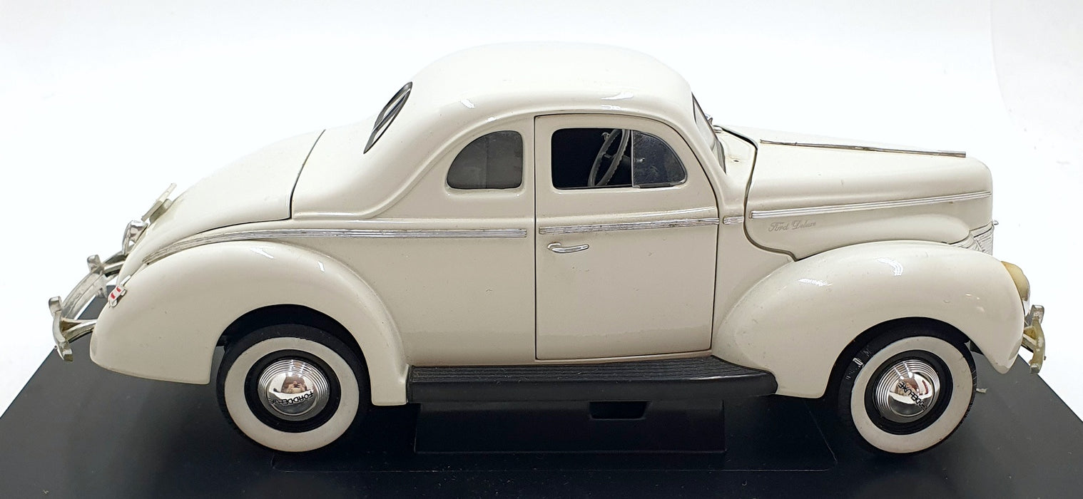 Eagles Race 1/18 Scale 808006 - 1940 Ford Deluxe Coupe - White