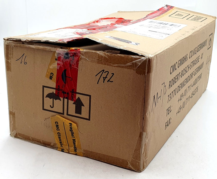 CMC 1/18 Scale M-172 Maserati 300S Dirty Hero Figures and Engine With Case