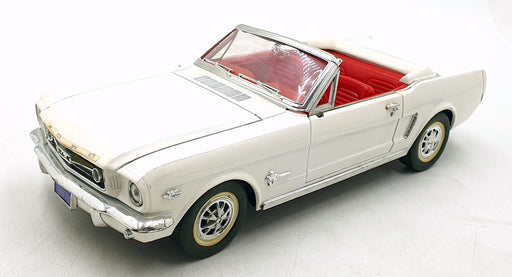 Mira 1/18 Scale Diecast 201026B - 1965 Ford Mustang Convertible - White